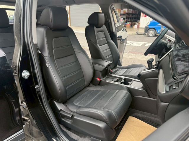 VTI-S 原鈑件 ACC/無線充電座/換檔撥片/Apple CarPlay/盲點/車道偏移/電尾門 (海佃店)  第6張相片