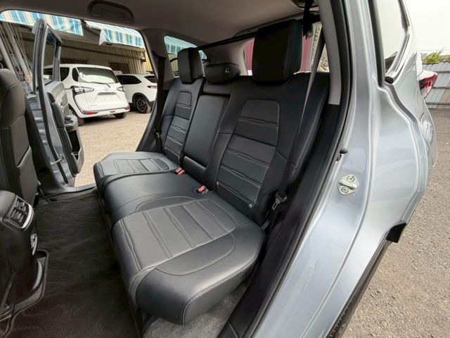 VTI-S 原廠保養 原版件 環景/車道偏移/無線充電座/盲點/換檔撥片/CarPlay/電尾門 (北安店)  第4張相片