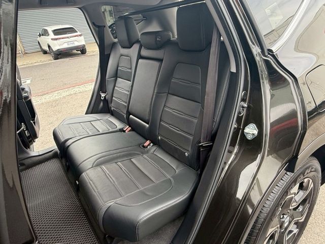 VTI-S 換檔撥片/I-KEY/ACC/Apple CarPlay/盲點/AUTO HOLD/倒車顯影 (海佃店)  第4張相片