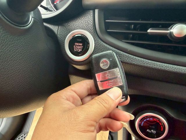 GT-Line 原版件 原廠保養 I-KEY/車道維持/Apple CarPlay/倒車顯影/電動後視鏡 (海佃店)  第14張相片