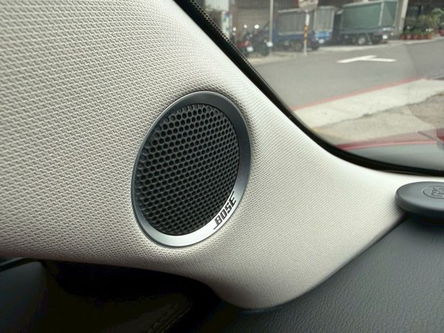 配備~單電動椅/ACC/HUD/BOSE音響/Apple CarPlay/盲點/環景/電尾門 (海佃店)  第13張相片