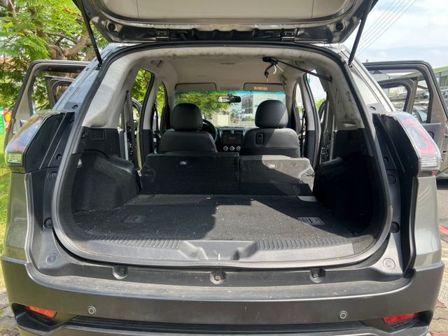 享樂型 全車原版件 原廠保養 實跑四萬多公里 配備~恆溫空調/倒車顯影/導航/循跡防滑 (海佃店)  第16張相片