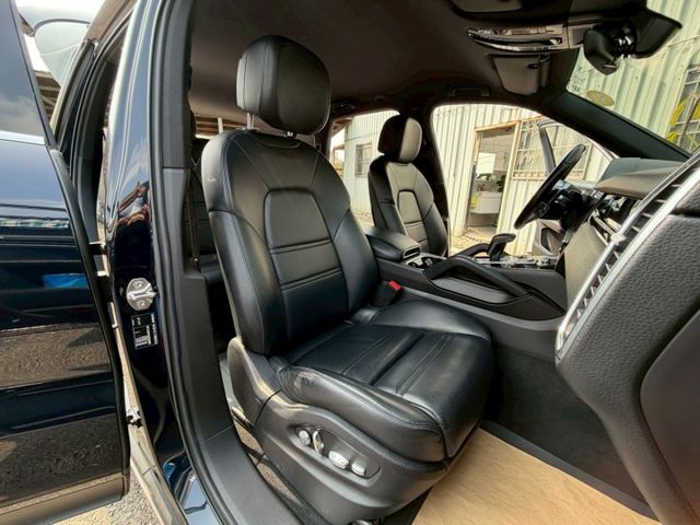 原版件 19年式~I-KEY/雙記憶椅/換檔撥片/倒車顯影/導航/電尾門/LED頭燈 (北安店)  第5張相片
