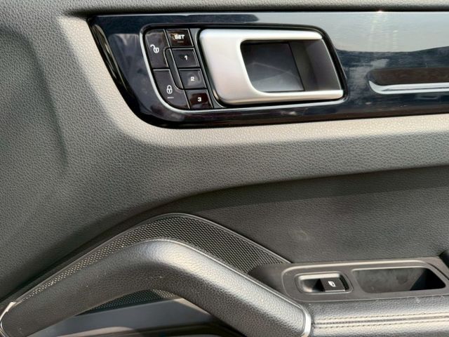 原版件 19年式~I-KEY/雙記憶椅/換檔撥片/倒車顯影/導航/電尾門/LED頭燈 (北安店)  第16張相片
