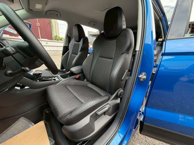 原版件 原廠保養 I-KEY/ACC/環景/Apple CarPlay/車道偏移/盲點/導航/電尾門 (北安店)  第4張相片