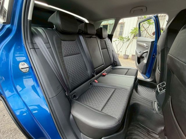 原版件 原廠保養 I-KEY/ACC/環景/Apple CarPlay/車道偏移/盲點/導航/電尾門 (北安店)  第7張相片