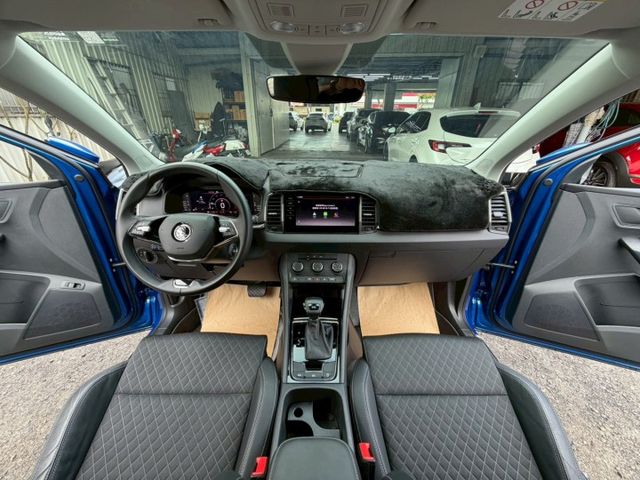 原版件 原廠保養 I-KEY/ACC/環景/Apple CarPlay/車道偏移/盲點/導航/電尾門 (北安店)  第8張相片