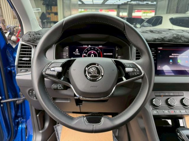 原版件 原廠保養 I-KEY/ACC/環景/Apple CarPlay/車道偏移/盲點/導航/電尾門 (北安店)  第9張相片