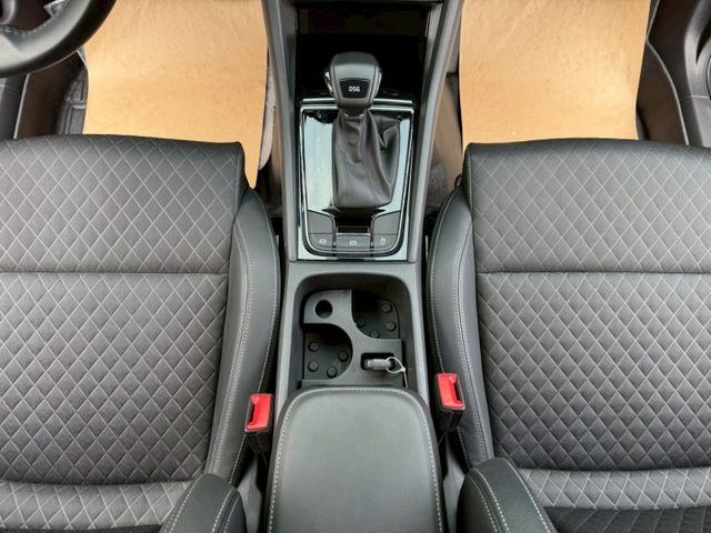 原版件 原廠保養 I-KEY/ACC/環景/Apple CarPlay/車道偏移/盲點/導航/電尾門 (北安店)  第13張相片