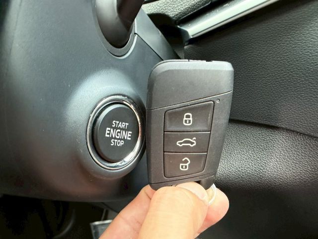 原版件 原廠保養 I-KEY/ACC/環景/Apple CarPlay/車道偏移/盲點/導航/電尾門 (北安店)  第14張相片