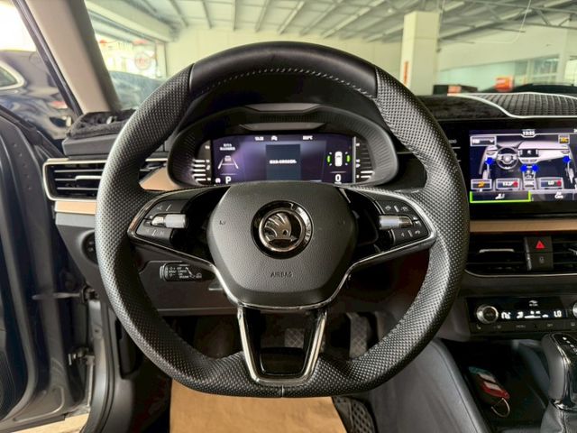 豪華動能版 原版件 雙電熱椅/ACC/盲點/環景/Apple CarPlay/車道偏移/盲點/電尾門 (北安店)  第8張相片