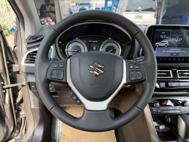 原版件 原廠保養 天窗/ACC/環景/換檔撥片/Apple CarPlay/盲點/車道偏移 (北安店)  第9張相片