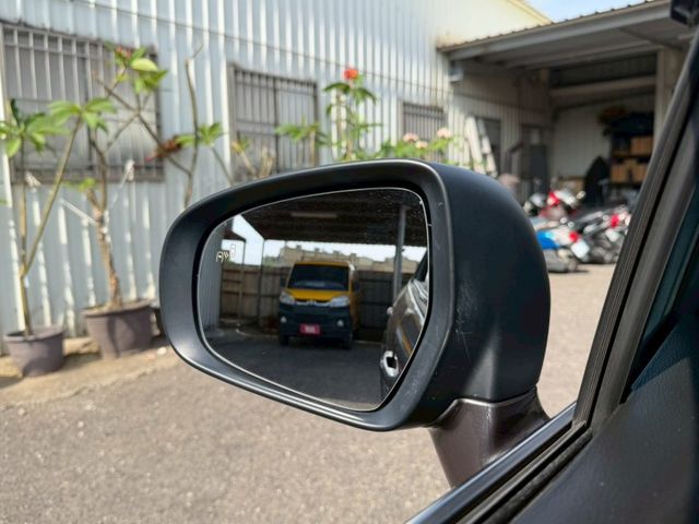 原版件 原廠保養 天窗/ACC/環景/換檔撥片/Apple CarPlay/盲點/車道偏移 (北安店)  第16張相片