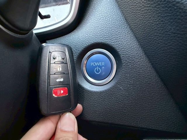 油電尊爵 原版件 原廠保固中 配備~I-KEY/ACC/車道偏移/盲點/倒車顯影/電動後視鏡 (北安店)  第13張相片