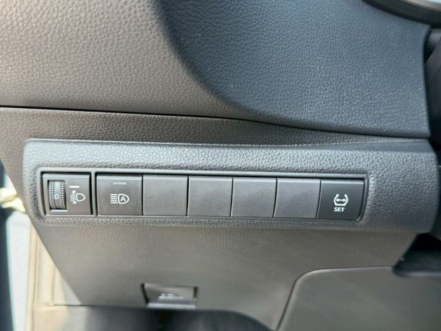 油電尊爵 原版件 原廠保固中 配備~I-KEY/ACC/車道偏移/盲點/倒車顯影/電動後視鏡 (北安店)  第14張相片