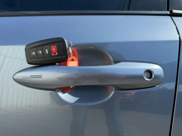 油電尊爵 原版件 原廠保固中 配備~I-KEY/ACC/車道偏移/盲點/倒車顯影/電動後視鏡 (北安店)  第17張相片