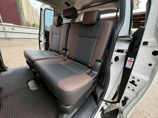 原版件 原廠保養 I-KEY/定速/單電動滑門/倒車顯影/導航/Apple CarPlay/盲點/車道偏移 (北安店)  第5張相片