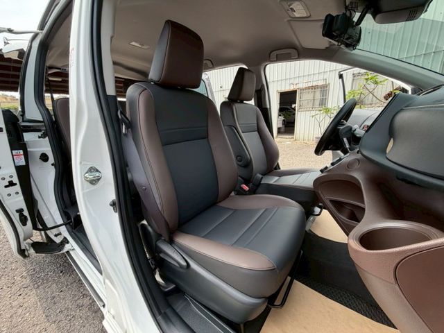 原版件 原廠保養 I-KEY/定速/單電動滑門/倒車顯影/導航/Apple CarPlay/盲點/車道偏移 (北安店)  第6張相片