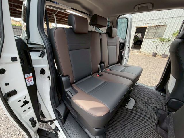 原版件 原廠保養 I-KEY/定速/單電動滑門/倒車顯影/導航/Apple CarPlay/盲點/車道偏移 (北安店)  第7張相片