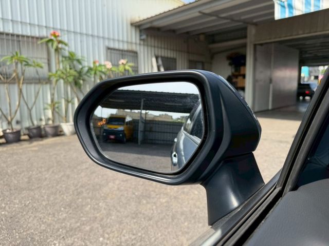 尊爵版 原廠保養 配備~I-KEY/ACC/車道偏移/盲點/胎壓偵測 (北安店)  第15張相片