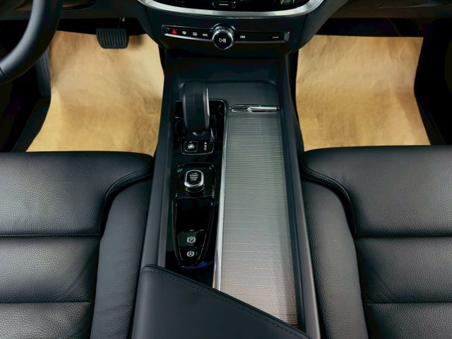 B3 原版件 配備~雙電動椅/ACC/HUD/盲點/環景/HK音響/車道維持/電尾門 (北安店)  第14張相片