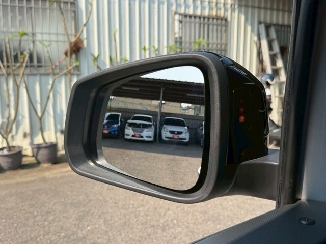 選配原廠露營設備:車邊帳.流理臺.炊煮平台.床墊.床架 配備~ACC/無線充電座/自動停車/CarPlay (北安店)  第15張相片