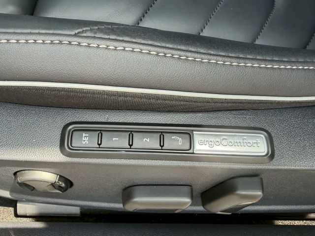 330TSI R-Line 原版件 配備~天窗/雙電動椅/換檔撥片/車道維持/自動停車/電尾門 (北安店)  第15張相片