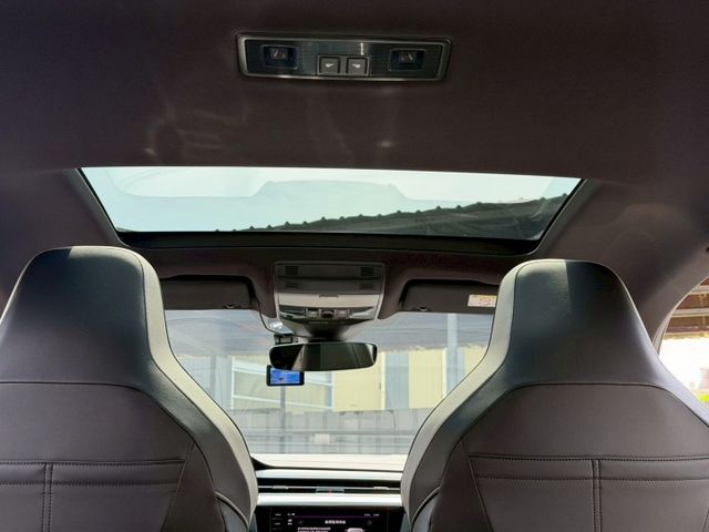 330TSI R-Line 原版件 配備~天窗/雙電動椅/換檔撥片/車道維持/自動停車/電尾門 (北安店)  第18張相片