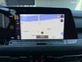 R-Line 原版件 原廠保固 配備~天窗/ACC/無線充電座/HK音響/HUD/電尾門 (海佃店)  第12張縮圖