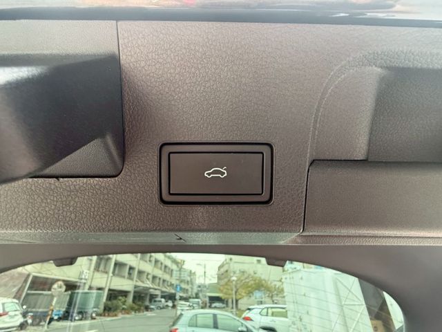 原版件 雙電動椅/4電熱椅/Apple CarPlay/環景/ACC/HUD/無線充電板/車道維持/自動停車 (海佃店)  第17張相片