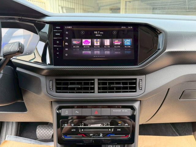 原版件 原廠保養 配備~I-KEY/ACC/換檔撥片/無線充電座/車道偏移/Apple CarPlay/導航 (北安店)  第10張相片