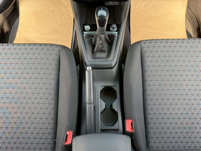 原版件 原廠保養 配備~I-KEY/ACC/換檔撥片/無線充電座/車道偏移/Apple CarPlay/導航 (北安店)  第13張相片