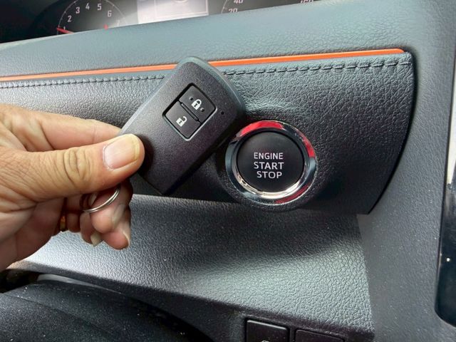 豪華版 配備~I-KEY/摸門/定速/恆溫空調/車道偏移/循跡防滑 (北安店)  第15張相片