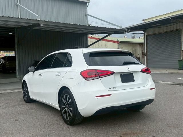 摘星版 配備~I-KEY/定速/換檔撥片/Apple CarPlay/盲點/倒車顯影/LED頭燈 (海佃店)  第20張相片