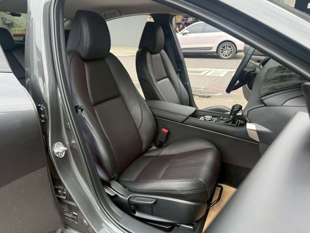 原版件 配備~單記憶椅/ACC/換檔撥片/車道偏移/Bose音響/環景/盲點/HUD (海佃店)  第5張相片