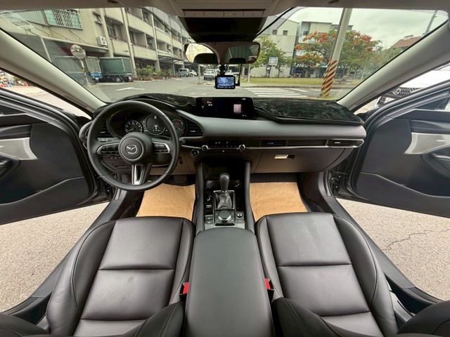 原版件 配備~單記憶椅/ACC/換檔撥片/車道偏移/Bose音響/環景/盲點/HUD (海佃店)  第7張相片