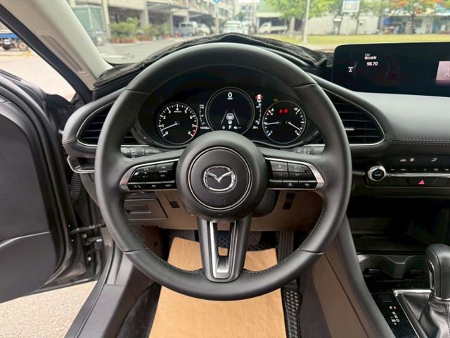 原版件 配備~單記憶椅/ACC/換檔撥片/車道偏移/Bose音響/環景/盲點/HUD (海佃店)  第8張相片