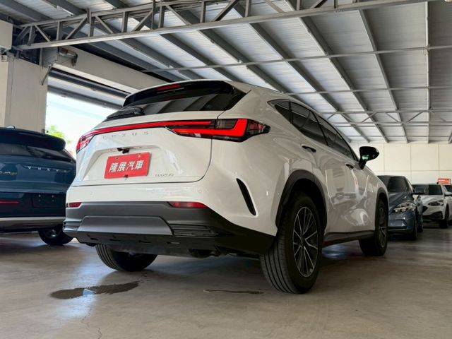 豪華版 原版件 配備~雙電動椅/ACC/換檔撥片/環景/HUD/車道偏移/雙通風加熱椅/盲點/電尾門 (北安店)  第18張相片