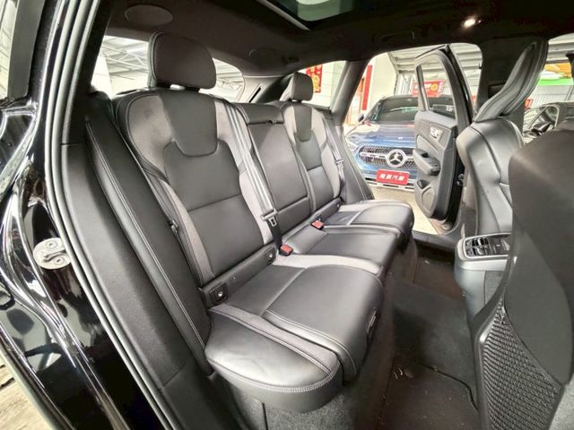 B5 AWD 原版件 配備~全景天窗/環景/HUD/氣壓懸吊/無線充電座/雙記憶椅 (北安店)  第7張相片