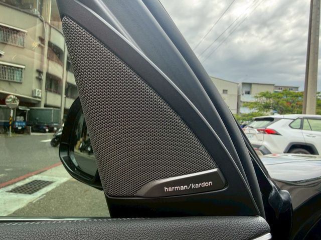 21年式~原版件 天窗/雙電動椅/單記憶椅/Apple CarPlay/HUD/無線充電板/HK音響 (海佃店)  第14張相片