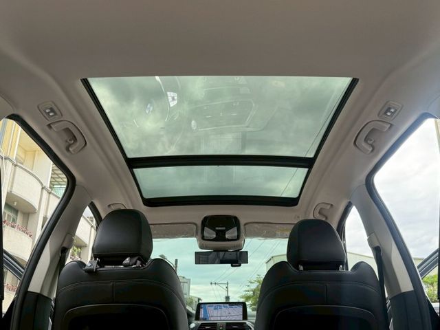 21年式~原版件 天窗/雙電動椅/單記憶椅/Apple CarPlay/HUD/無線充電板/HK音響 (海佃店)  第16張相片