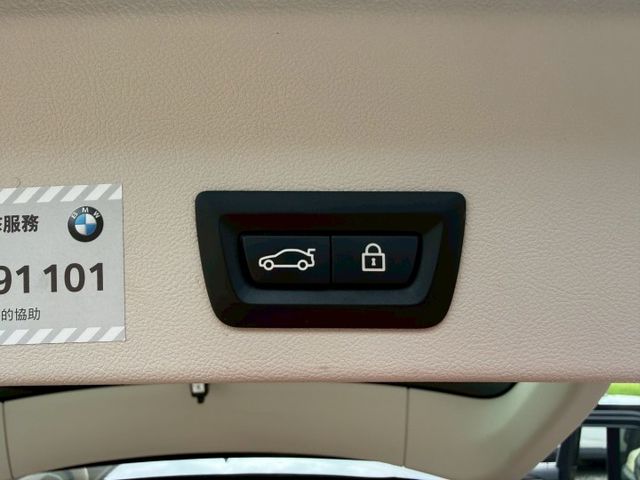 21年式~原版件 天窗/雙電動椅/單記憶椅/Apple CarPlay/HUD/無線充電板/HK音響 (海佃店)  第17張相片