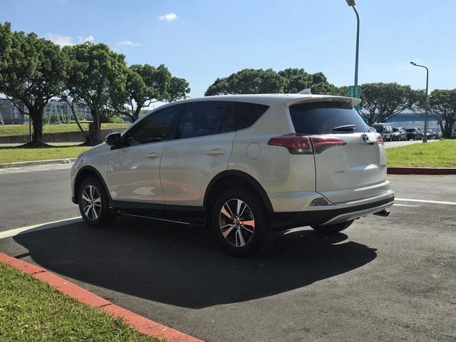 TOYOTA豐田 RAV4  第6張相片