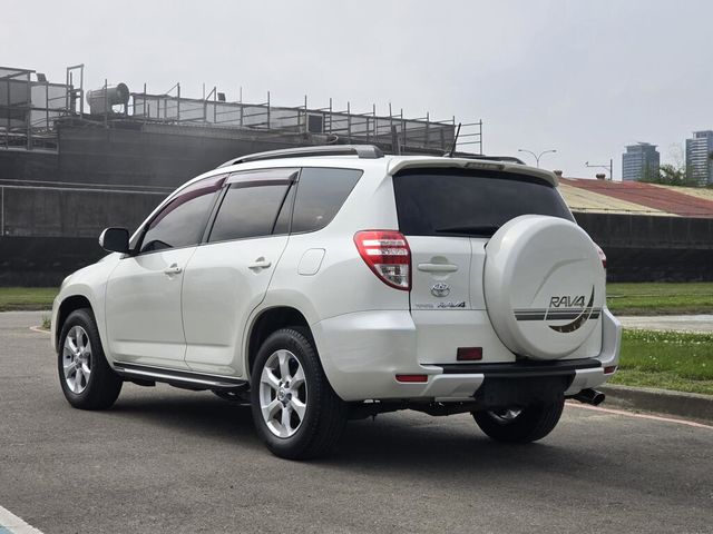 TOYOTA豐田 RAV4  第6張相片