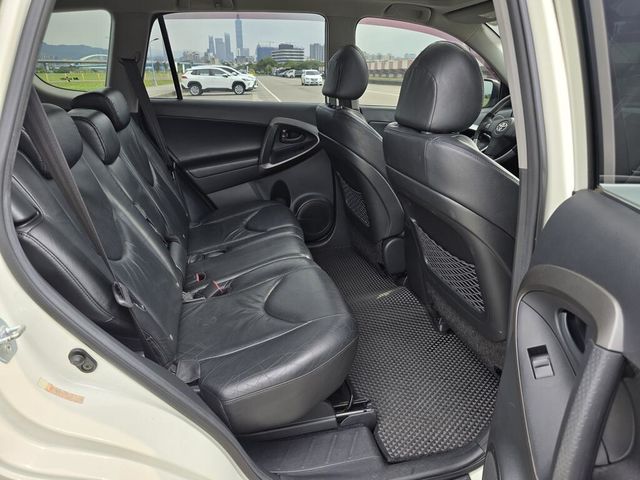 TOYOTA豐田 RAV4  第11張相片