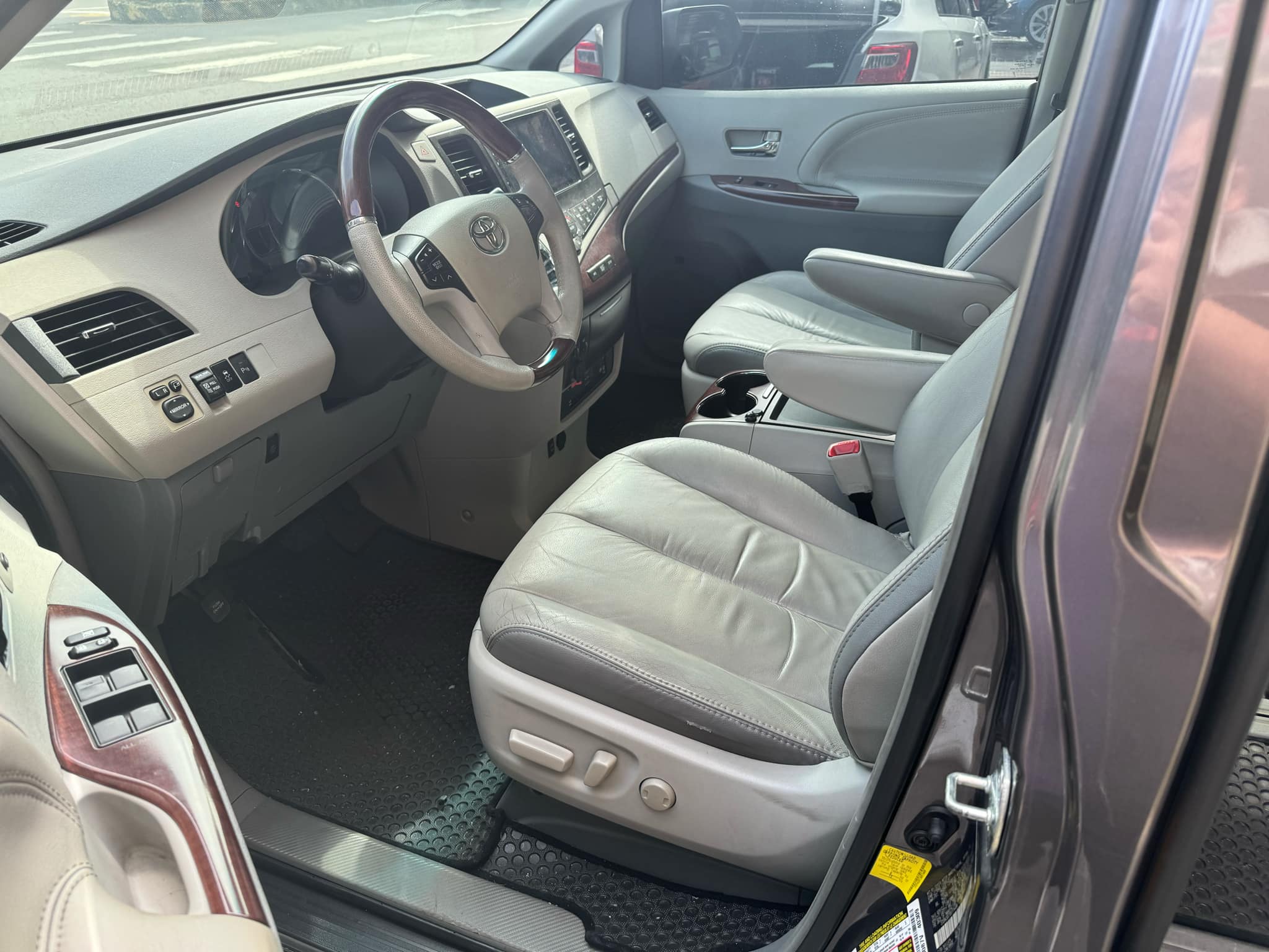 2011 SIENNA 3.5 LIMITED  第6張相片
