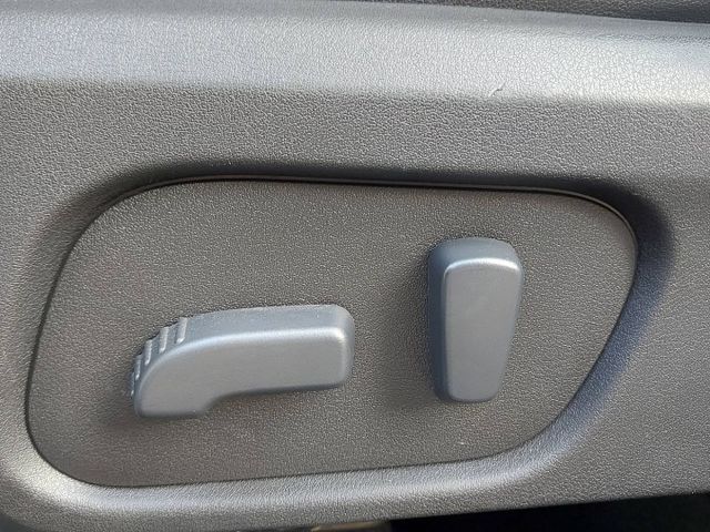 i-P版本~里程8萬7~電尾  定速  換檔撥片電動椅...~漂亮乾淨車況一級棒!!!  第12張相片