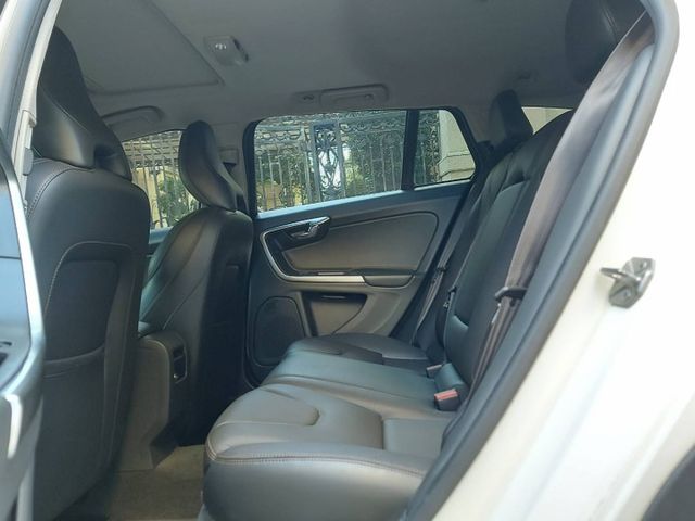 V60 Cross Country旗艦型~性能跑旅~190匹馬力~新車價212~現在3折價即可入主  第10張相片