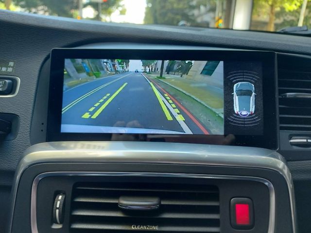 V60 Cross Country旗艦型~性能跑旅~190匹馬力~新車價212~現在3折價即可入主  第12張相片