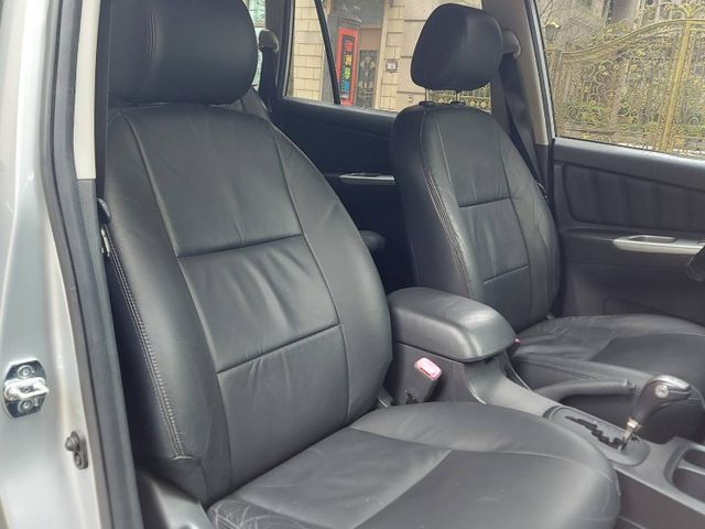 工作  生活兩用車~內裝乾淨 里程少跑!!!  第8張相片